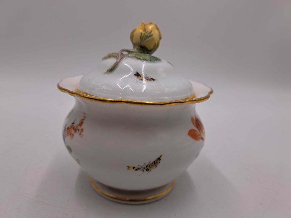 Cukiernica Miśnia Neuer Auschnitt róża kwiaty bukiety owady złocenia