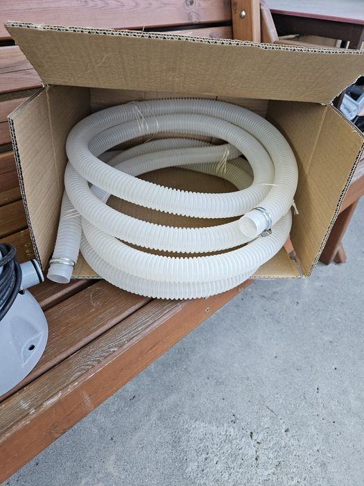 Pompka do basenu z wężami