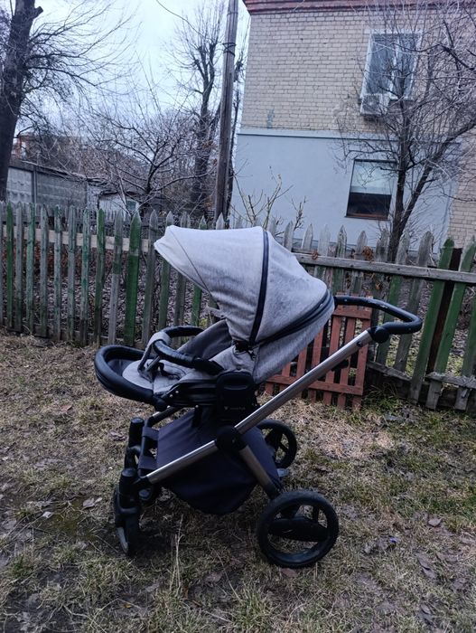 Продам коляску  Invictus V-Plus 2в1