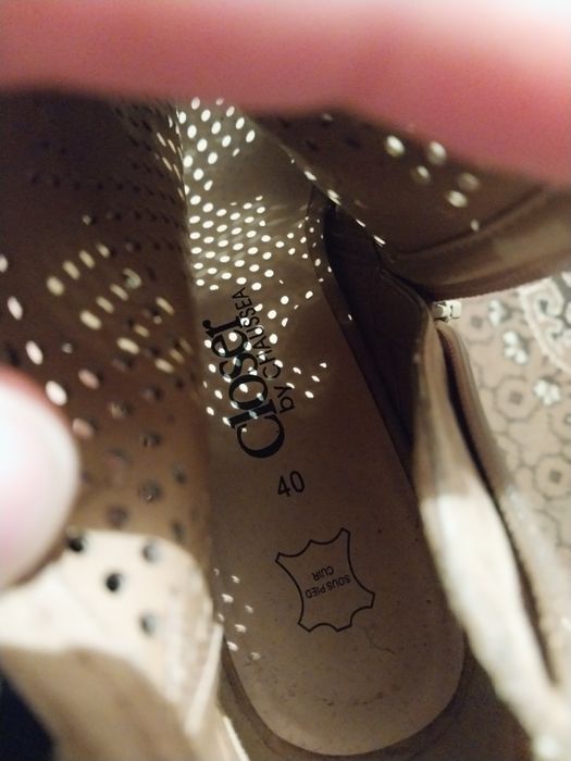 Взуття         .