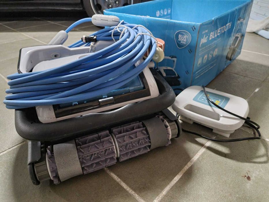 Robô de limpeza de piscina