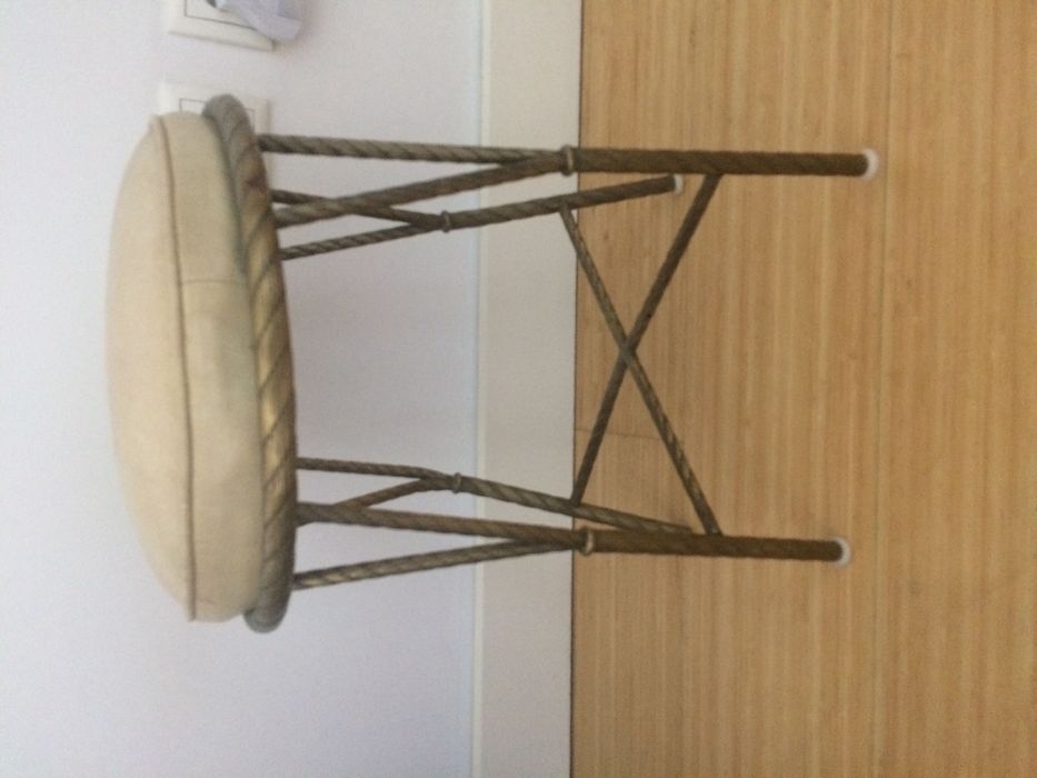 VINTAGE - Banco em metal com assento em pele