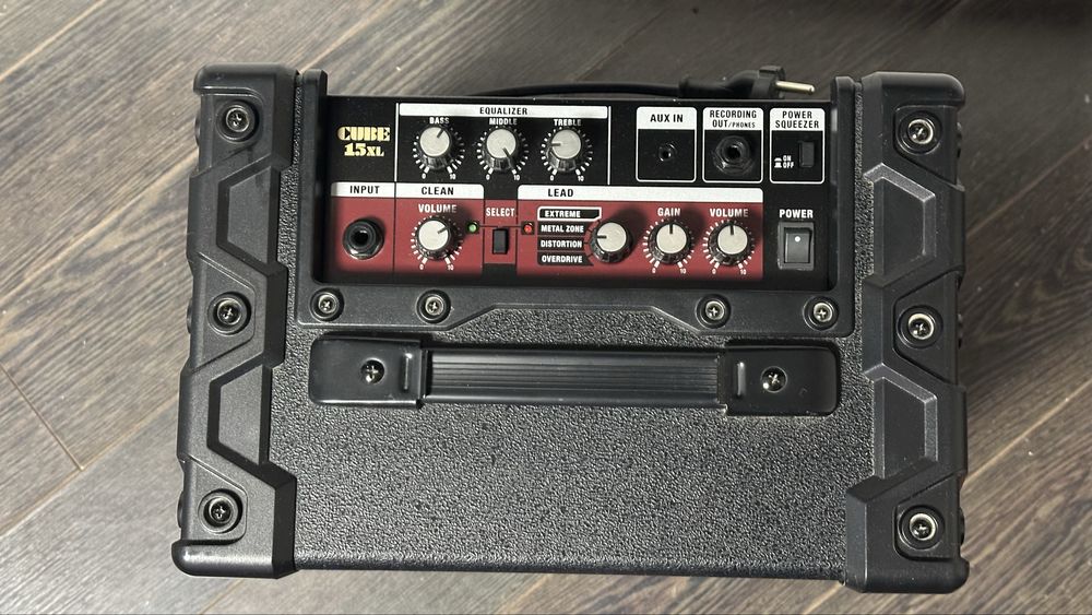 Комбоусилитель Roland Cube 15 XL комбик