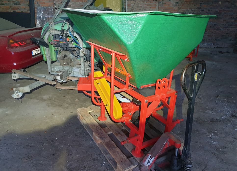 Rozsiewacz nawozów, wapna, sadowniczy - Motyl 400