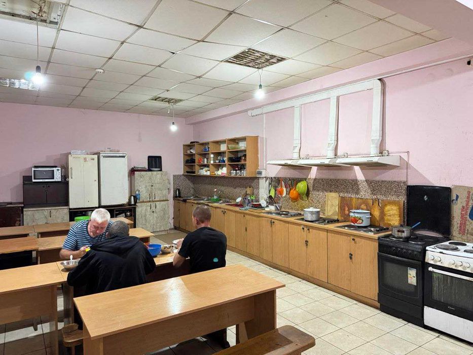 Нежитлова будівля 1100м2 метро хостел офіс магазин склад бомбосховище