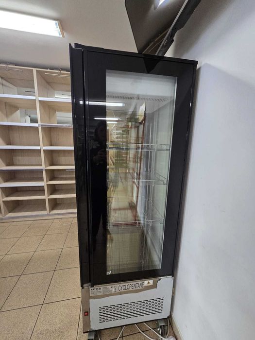 Regał chłodniczy i Witryna cukiernicza