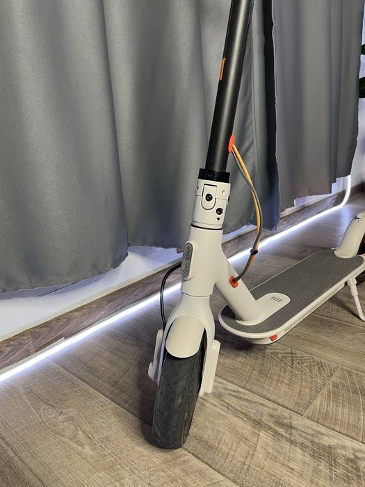 Електросамокат Xiaomi Mi Electric Scooter 3