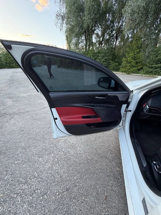 Jaguar XE 2018 R-Sport