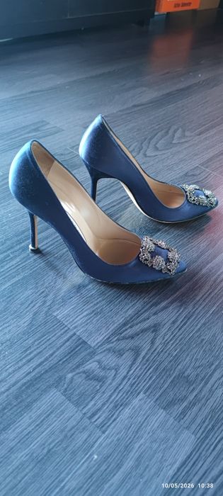 Manolo Blahnik Hangisi