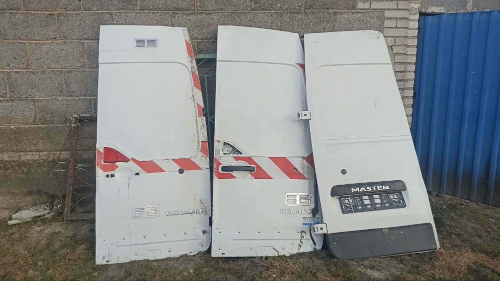 tylne drzwi renault master