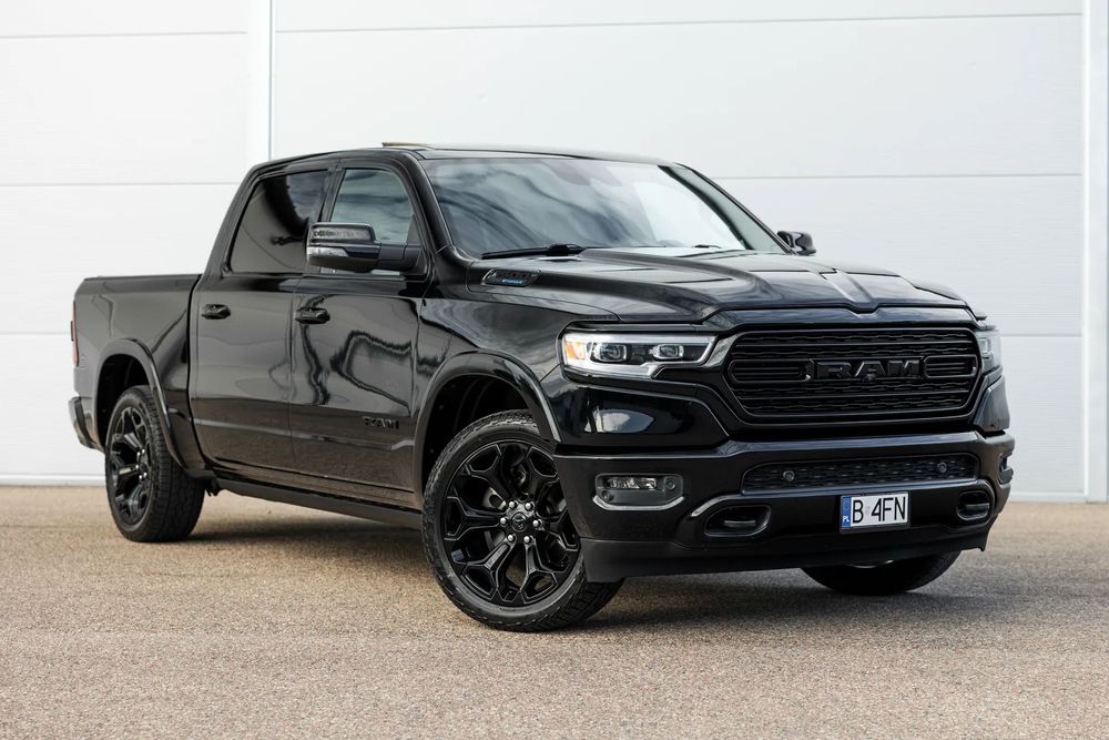 RAM 1500 Limited Black, dzielona burta 60/40
