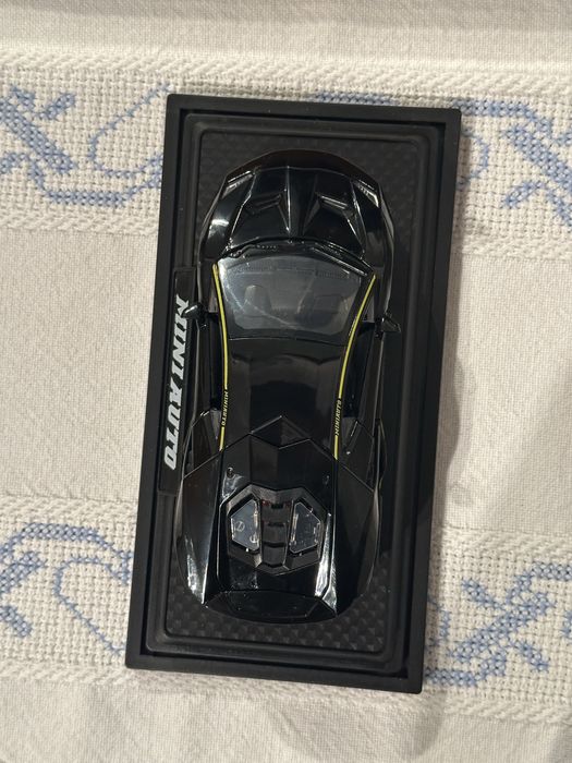 Vendo carro miniatura escala 1:32