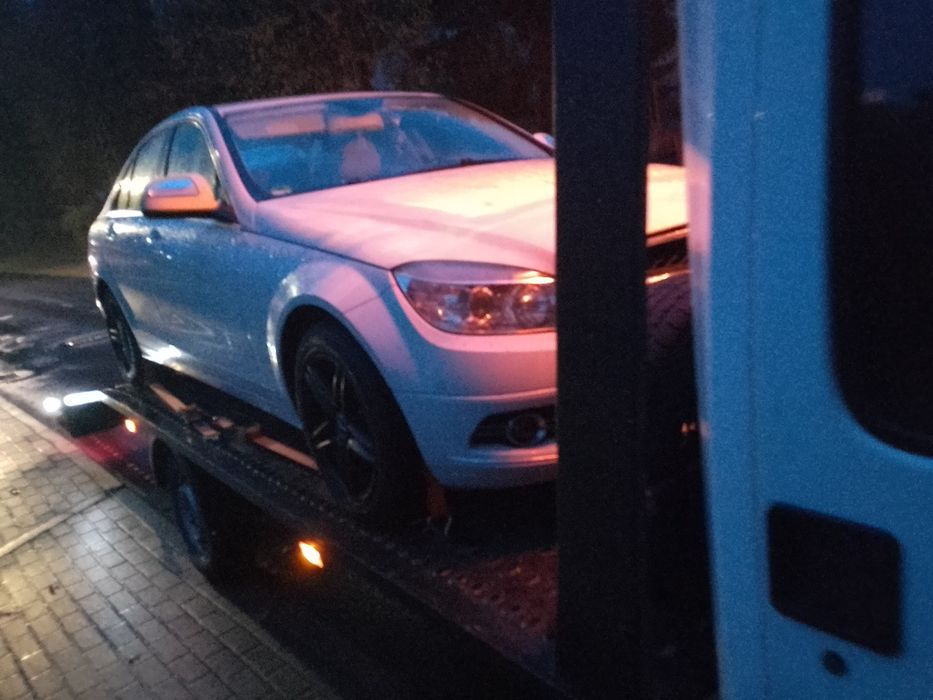 Auto laweta pomoc holowanie