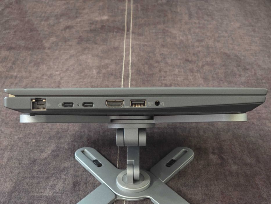 Lenovo ThinkPad P14s Gen4 (14" 2.8K OLED/ R7-7840U/ 64 LPDDR5x/ 1Tb NVMe)