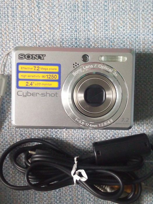 Máquina fotográfica Sony a pilhas