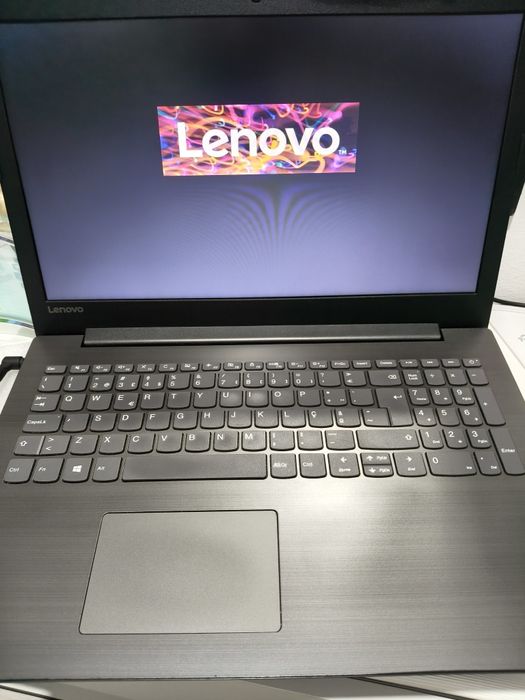 Portátil Lenovo bem estimado como novo