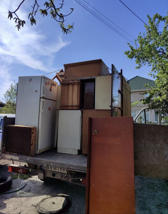 Вивіз сміття меблів гілок хламу