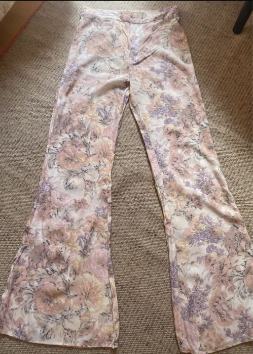 Calça boca de sino flores Zara