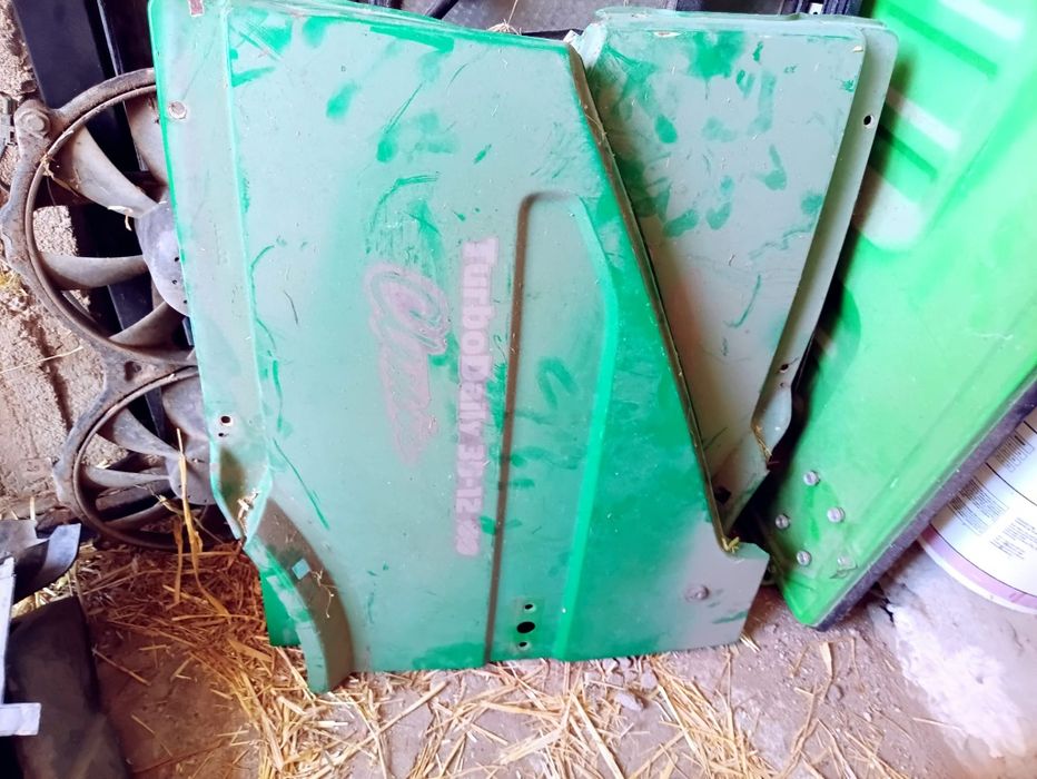 Dois guarda lamas de Iveco