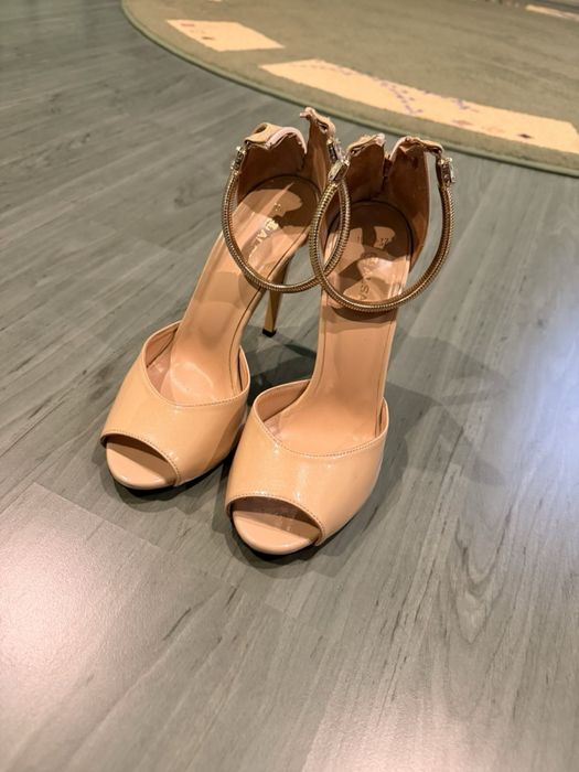 Босоніжки вечірні