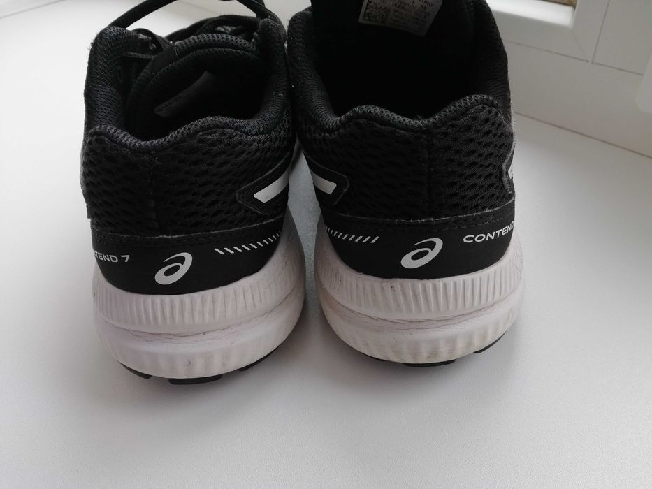 Оригінальні кросівки Asics в хорошому стані та недорого