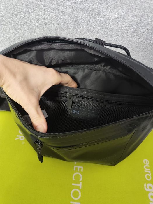 Продам сумку-бананку Under Armour!