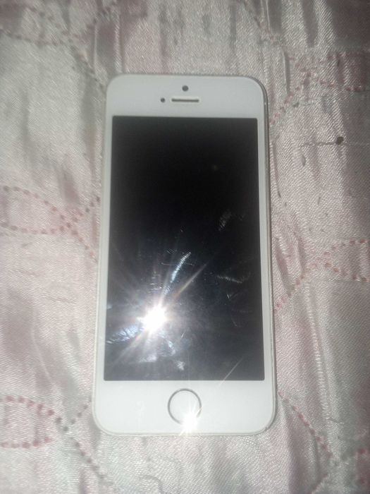 iPhone 5 на запчастини, тріснутий екран