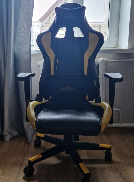 Геймерське крісло Hexter