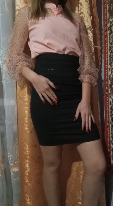 Елегантна блуза ніжно рожевого кольору з прозорими рукавами ліхтарикам