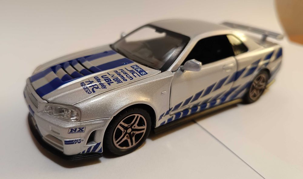 Nissan Skyline R34 GT-R - SKALA 1:32 - szary połysk