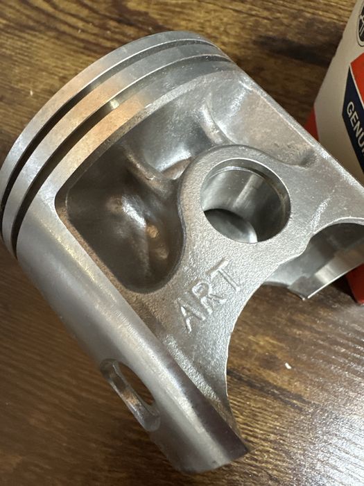Tłok NOS Yamaha DT 400 MX  1M2-11631-01-96