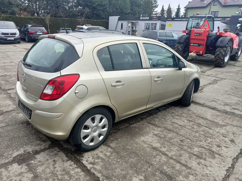 lampa prawa tył  Opel Corsa D