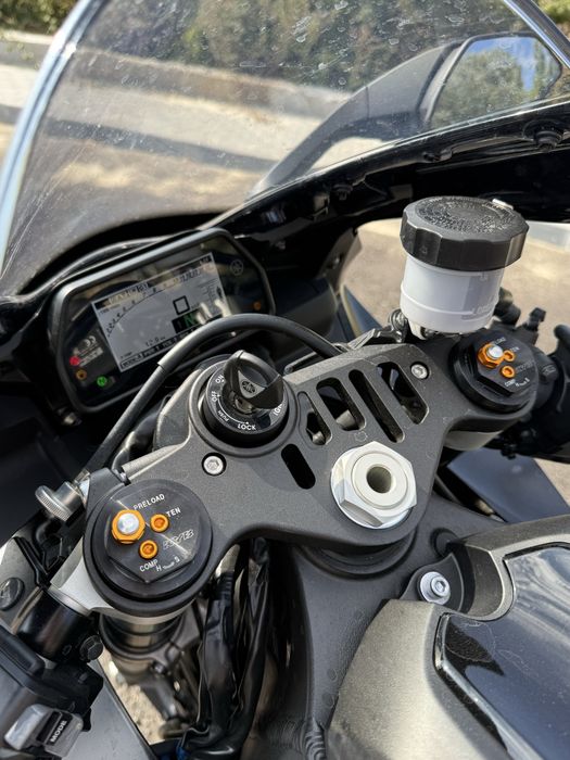 Yamaha R1 2023.