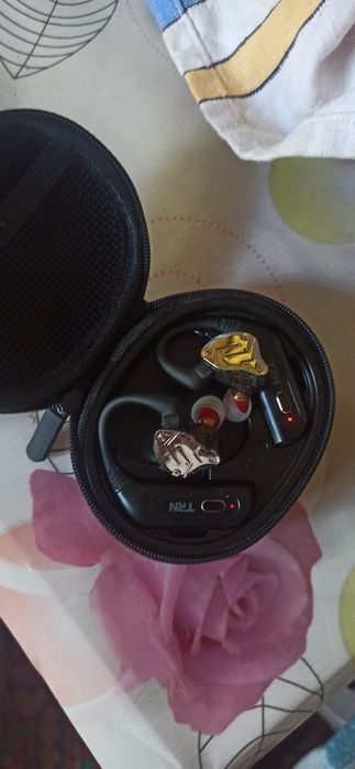 TRN блютуз гарнітура.