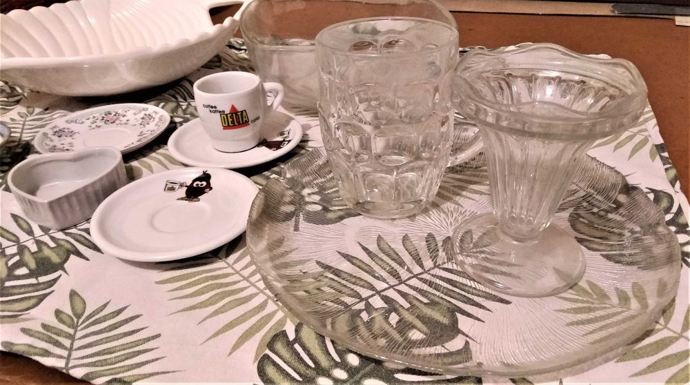 Louças antigas variadas