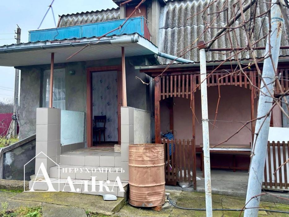 Продам дачний будинок на березі річки