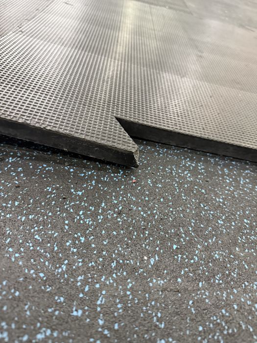 резина укрплит для тренажерного зала 700х700 20 мм