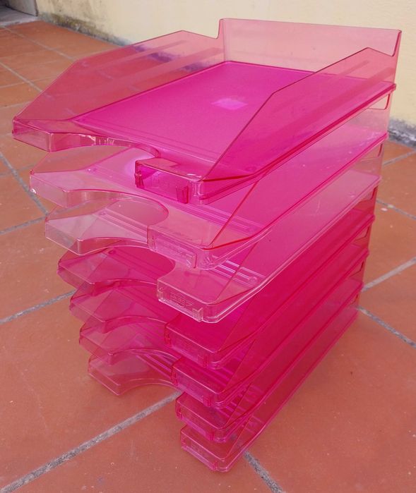 Bandeija / Tabuleiro empilhavel para documentos