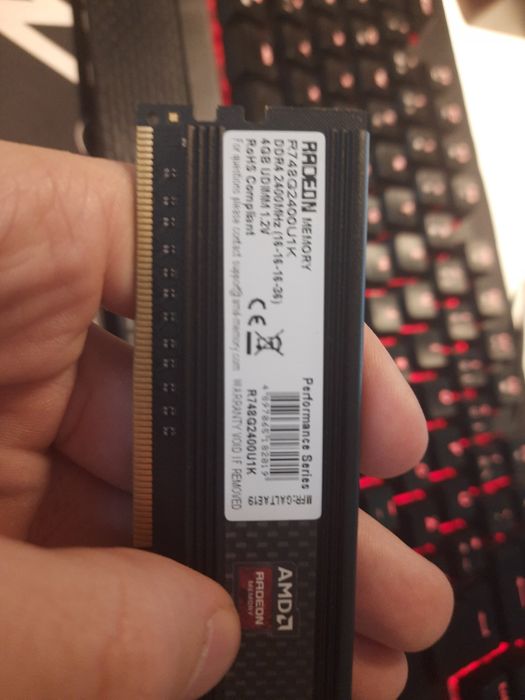 RAM DDR4 8gb 2x4 2400MHz Radeon R7 оперативная память
