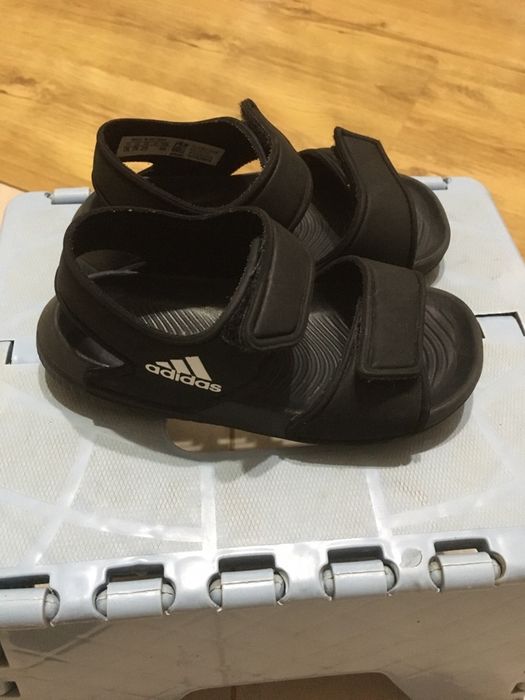 Sprzedam  Sandalki  adidas