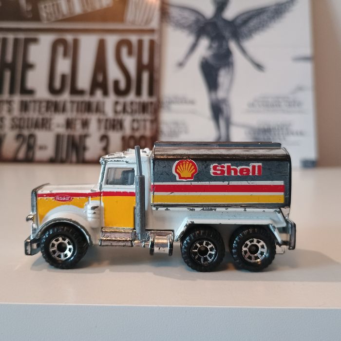 Matchbox Peterbilt shell tanker