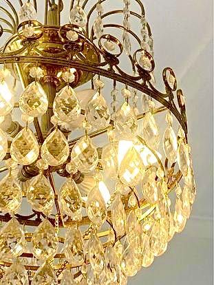 Lustre vintage dourado com pendentes em vidro - 6 lâmpadas