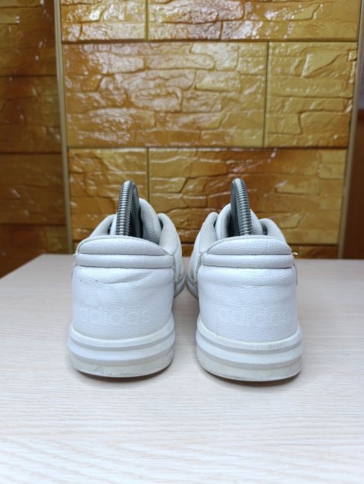 Кросівки жіночі Adidas