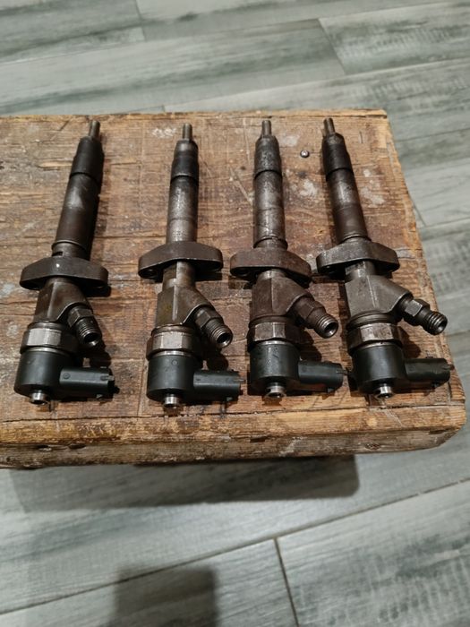 Продам топливные форсунки Renault Master 2.2/ 2,5