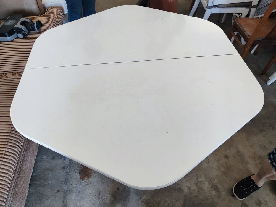 Mesa de sala com 5 cadeiras usadas