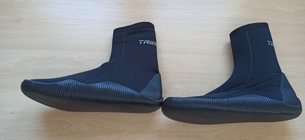 Botas e meias de mergulho