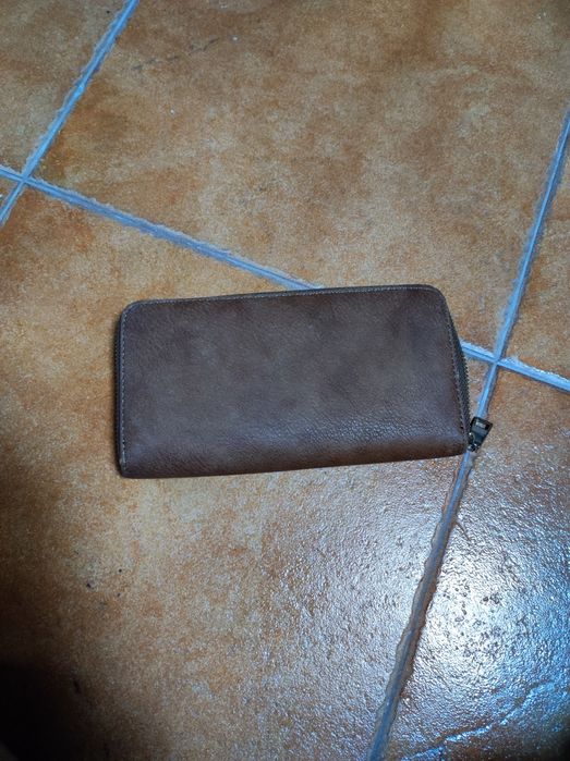 Porta moedas castanho