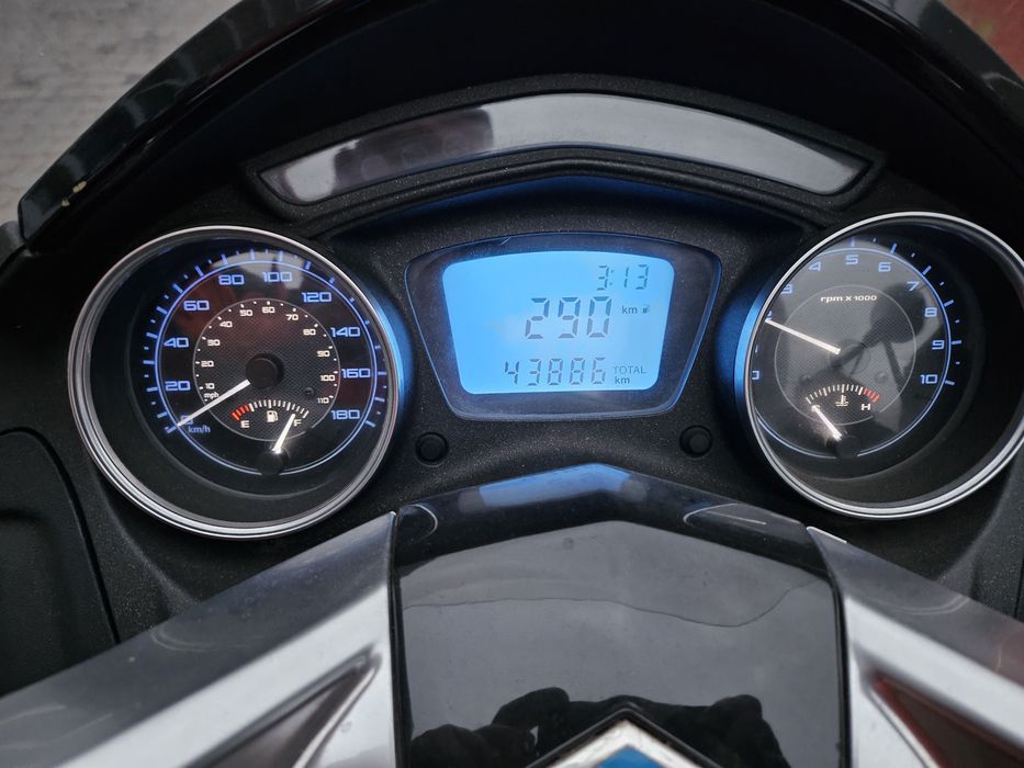 Sprzedam PIAGGIO X10 125 cm³