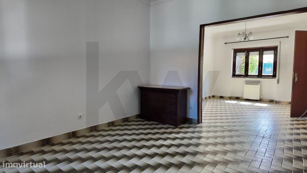 Arrendamento de Moradia 2 pisos com garagem | Belverde/Seixal