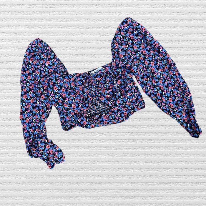 Жіночий топ різних фасонів